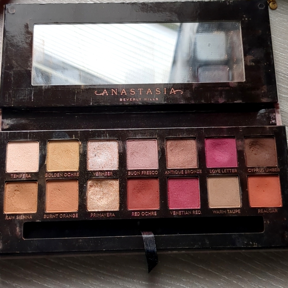 Anastasia Beverly Hills (ABH) Modern Renaissance Eyeshadow palette